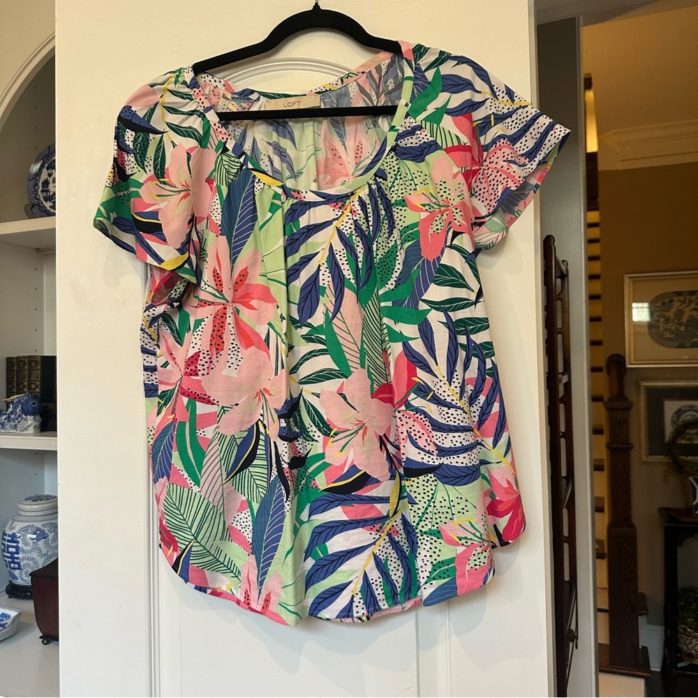 LOFT multi colored floral scoop neck, ruffle sleeve summer top